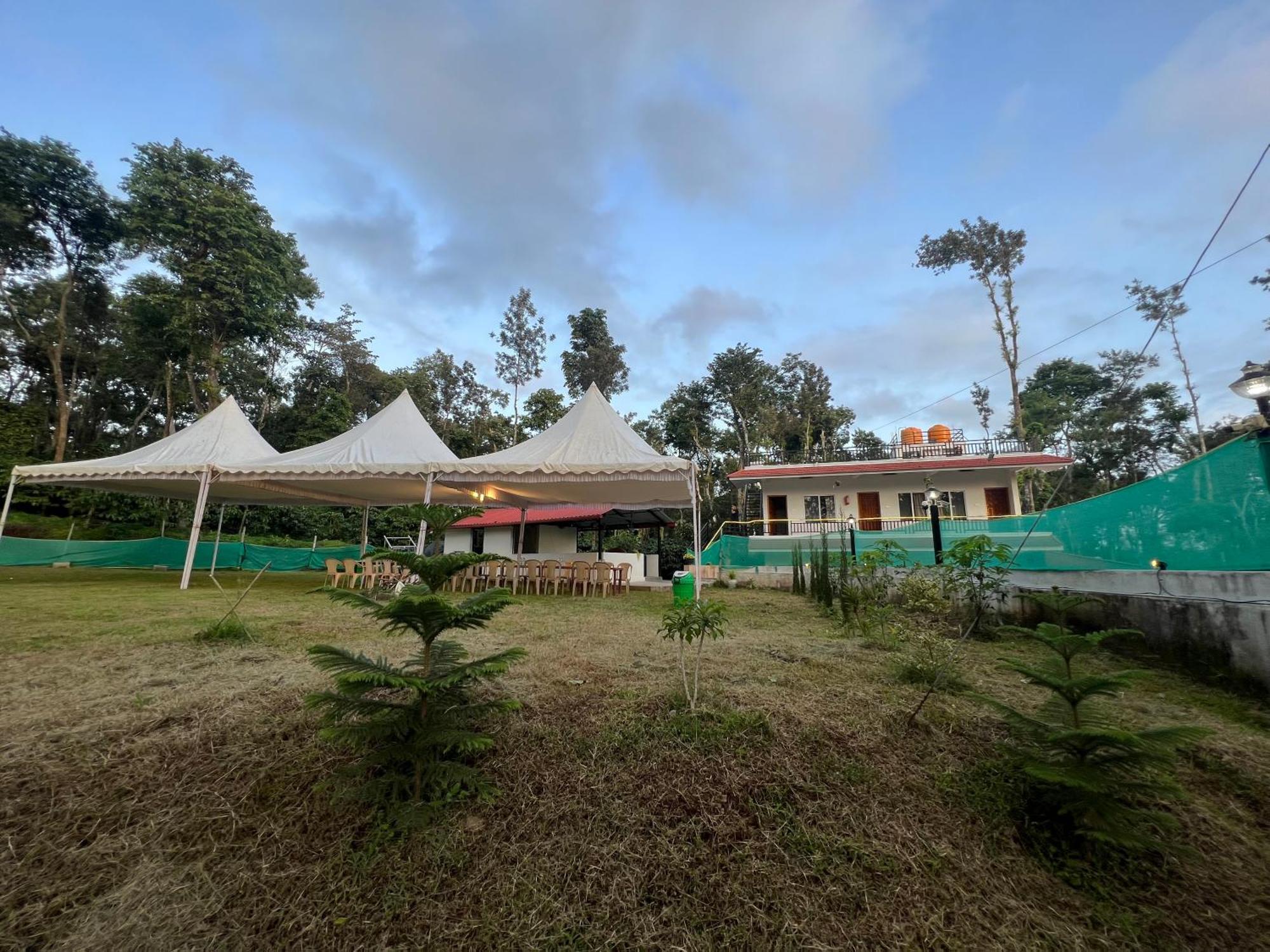 Sri Lakshmi Estates Appartement Siddāpur Buitenkant foto